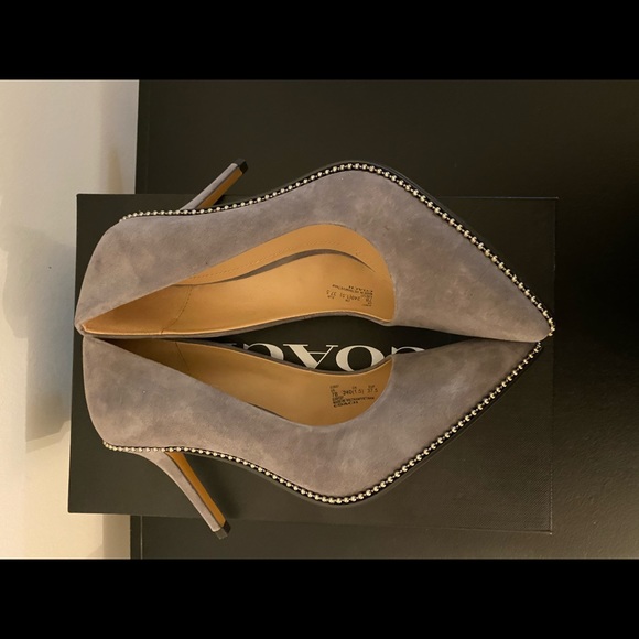 Coach waverly pumps Grey suede. New w/box. Size 7. - Picture 4 of 4